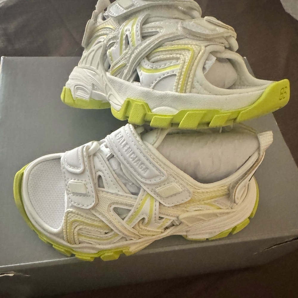 Kids sneakers